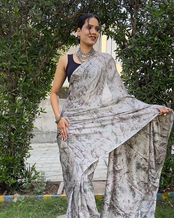 Grey_color_1-Minute_Ready_To_Wear_Chinon_Saree_With_Blouse_Piece