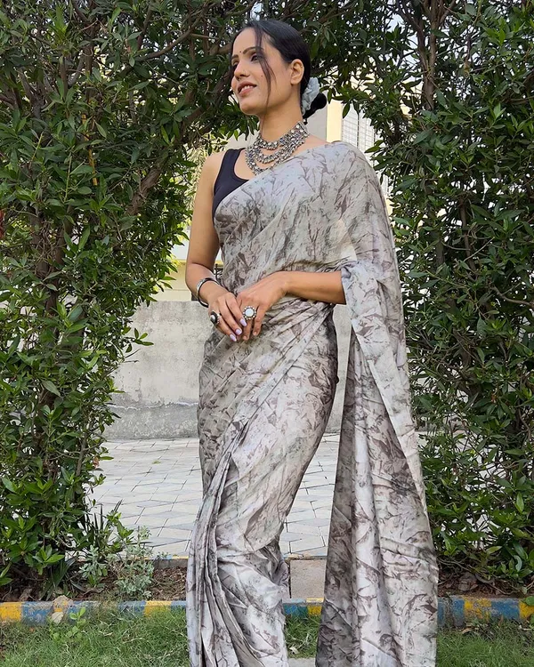 Grey_color_1-Minute_Ready_To_Wear_Chinon_Saree_With_Blouse_Piece