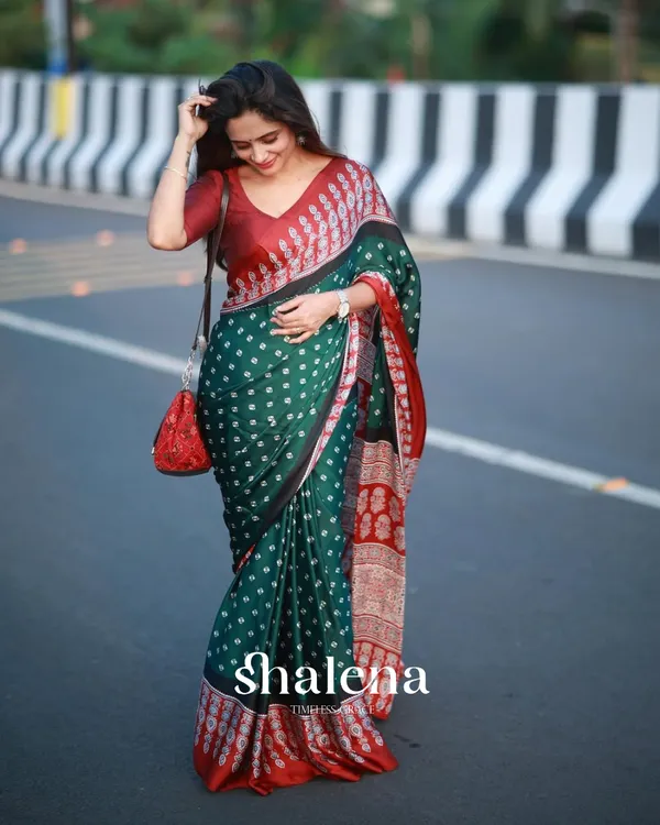 Green_And_Red_Color_1_Minute_Ready_to_Wear_Digitial_Printed_Crape_Silk_Saree