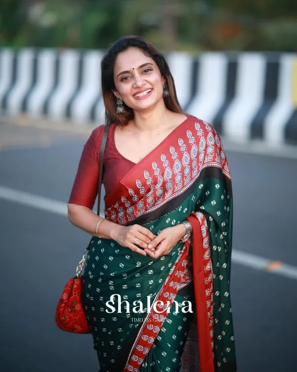 Green_And_Red_Color_1_Minute_Ready_to_Wear_Digitial_Printed_Crape_Silk_Saree