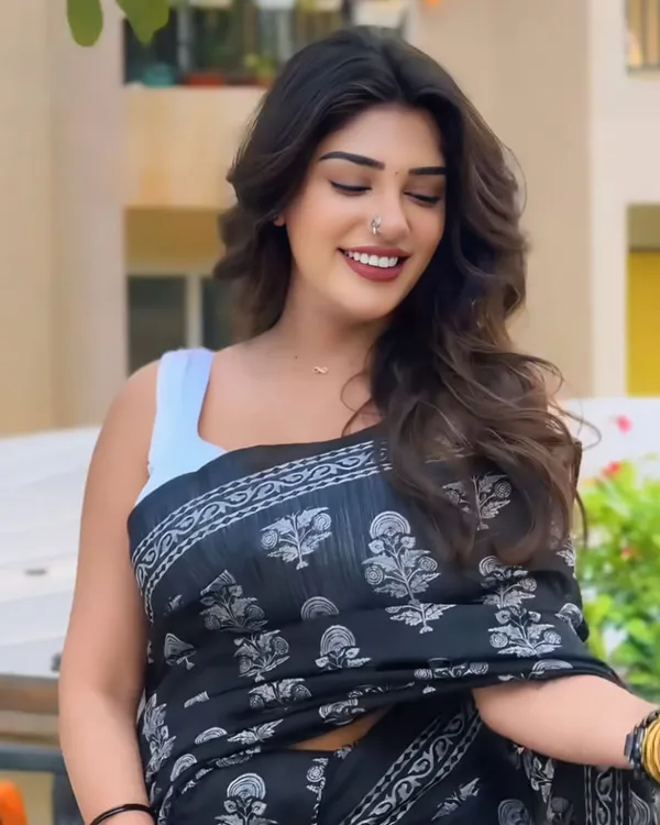 Black_Color_Cotton_1_-_Minute_Ready_to_Wear_Saree_with_Blouse_Piece