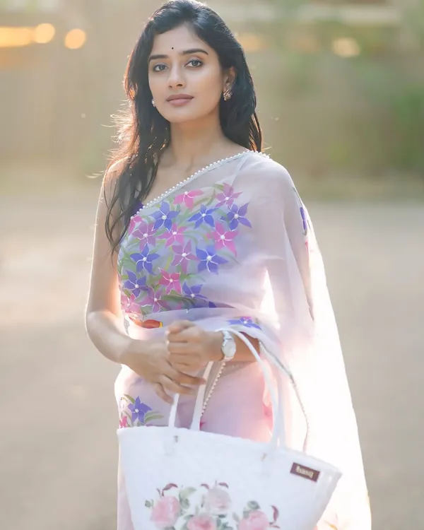 White_Color_Organza_1_-_Minute_Ready_to_Wear_Saree_with_Blouse_Piece