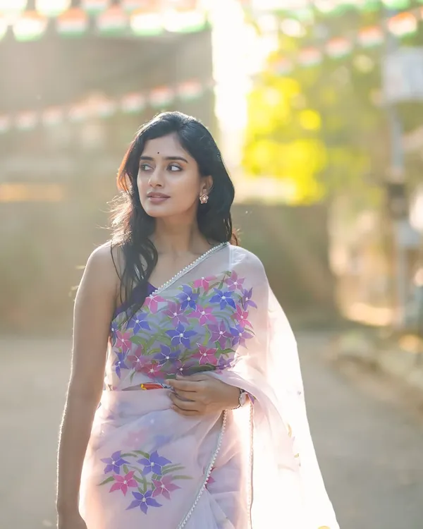 White_Color_Organza_1_-_Minute_Ready_to_Wear_Saree_with_Blouse_Piece