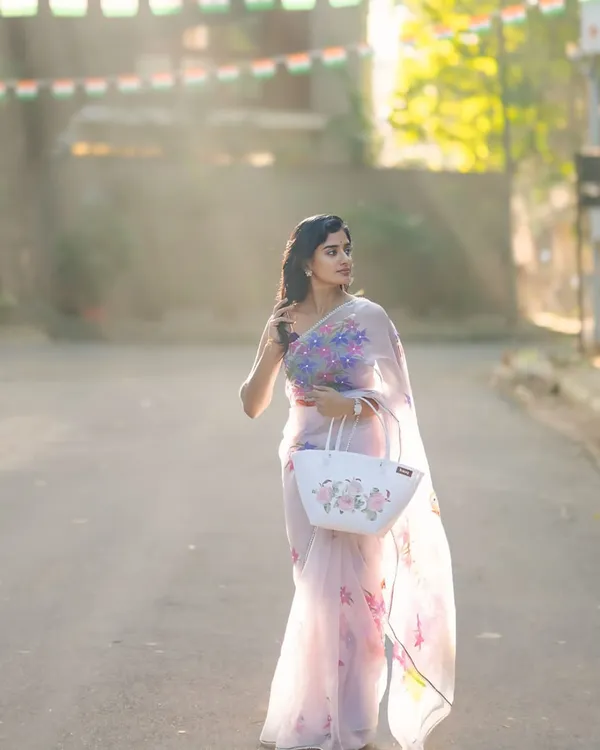 White_Color_Organza_1_-_Minute_Ready_to_Wear_Saree_with_Blouse_Piece