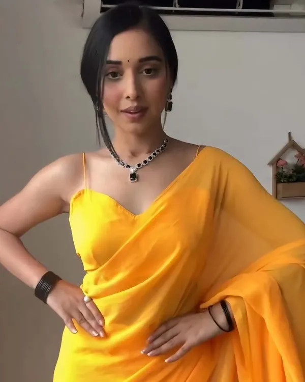 Yellow_Color_1-Minute_Ready_To_Wear_Georgette_Saree_With_Blouse_Piece