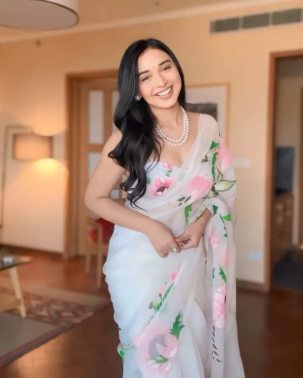 White_Color_1-Minute_Ready_To_Wear_Georgette_Saree_With_Blouse_Piece