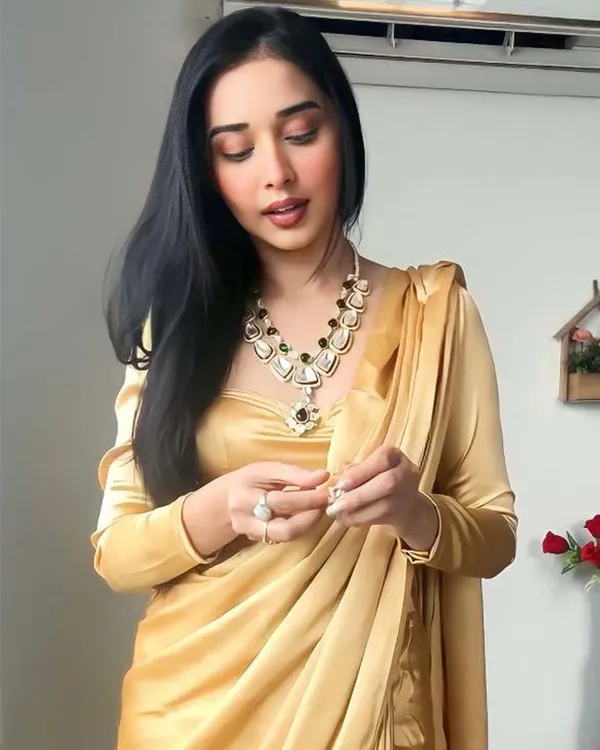 Golden_Color_1-Minute_Ready_To_Wear_Satin_Saree_With_Blouse_Piece