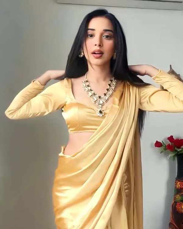 Golden_Color_1-Minute_Ready_To_Wear_Satin_Saree_With_Blouse_Piece