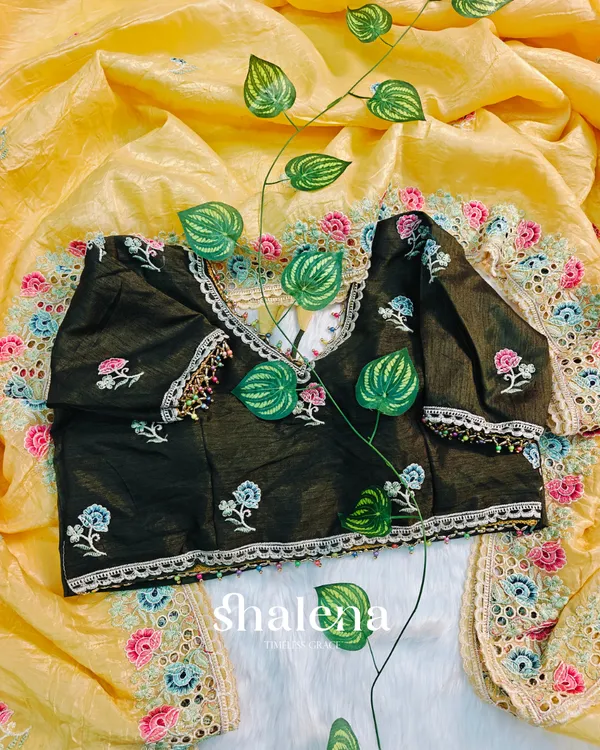 Murmurous_Yellow_Embroidery_Work_Cursh_Silk_Saree_With_Sempiternal_Full_Stitched_Blouse