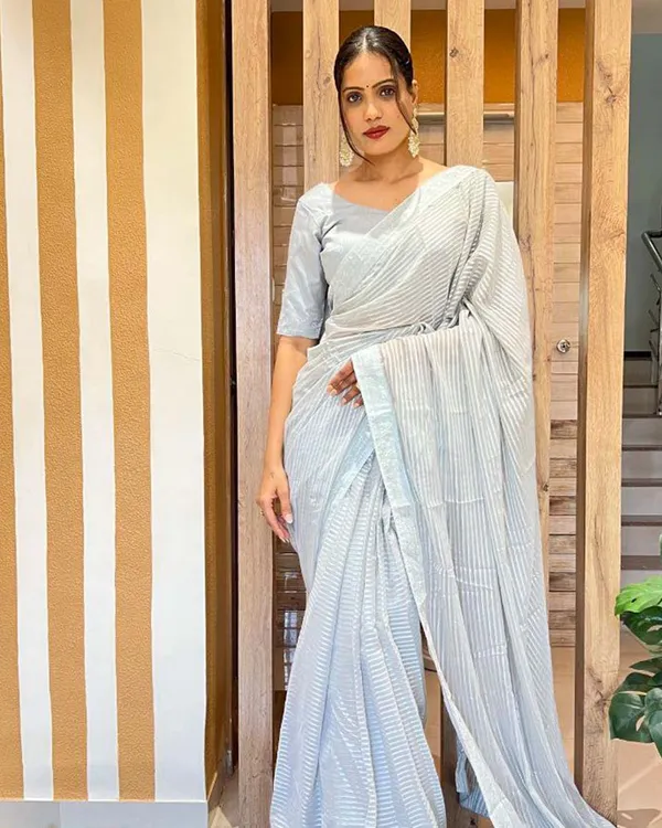 White_Color_1_-_Minute_Ready_to_Wear_Astha_Chiffon_Saree_with_Unstitch_Blouse_Piece