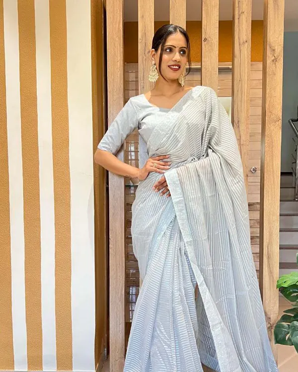White_Color_1_-_Minute_Ready_to_Wear_Astha_Chiffon_Saree_with_Unstitch_Blouse_Piece