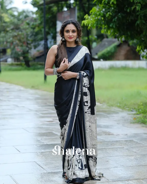 Black_Color_1_Minute_Ready_to_Wear_Digitial_Printed_Crape_Silk_Saree