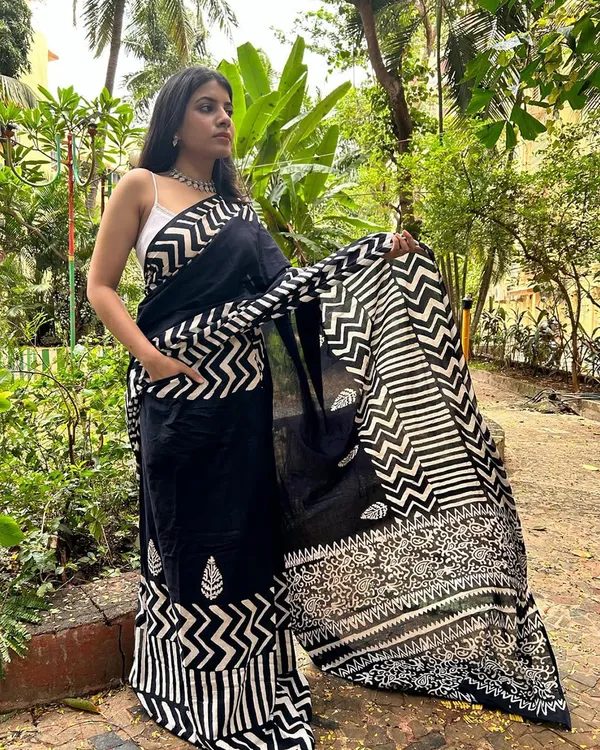Black_Color_Mulmul_Cotton_1_-_Minute_Ready_to_Wear_Saree_with_Pocket_and__Blouse_Piece