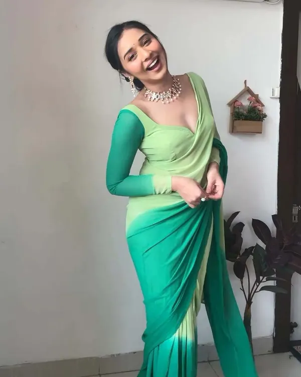 Green__Color_1-Minute_Ready_To_Wear_Georgette_Saree_With_Blouse_Piece