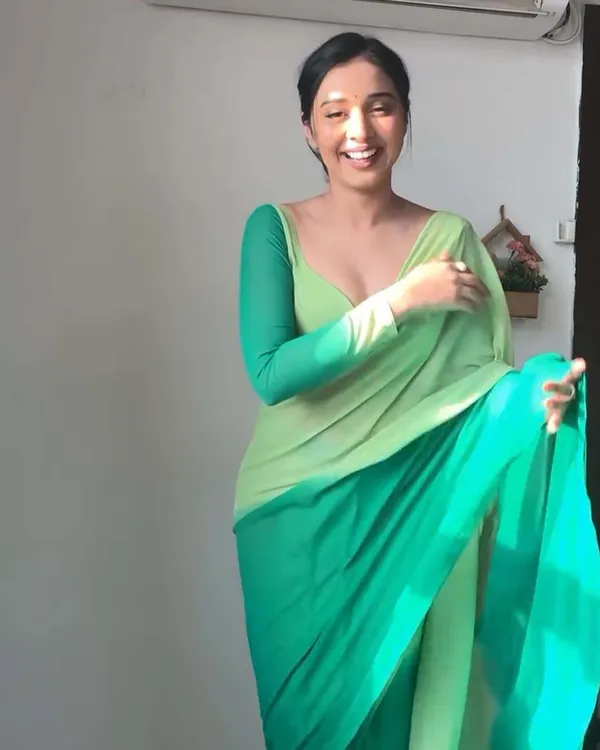 Green__Color_1-Minute_Ready_To_Wear_Georgette_Saree_With_Blouse_Piece