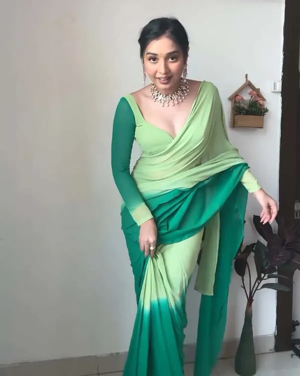 Green__Color_1-Minute_Ready_To_Wear_Georgette_Saree_With_Blouse_Piece