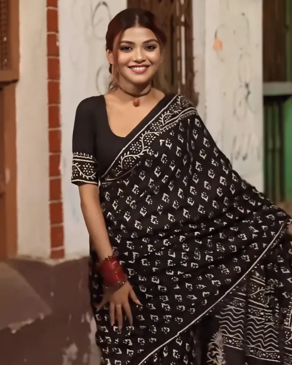 Black_Color_Cotton_1_-_Minute_Ready_to_Wear_Saree_with_Blouse_Piece