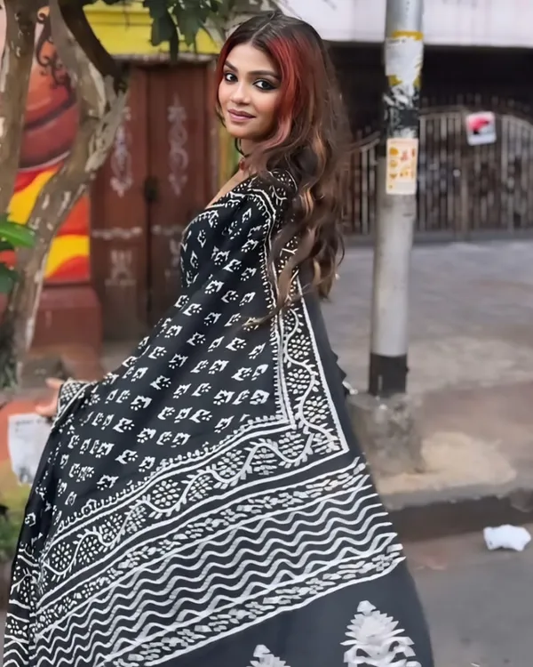 Black_Color_Cotton_1_-_Minute_Ready_to_Wear_Saree_with_Blouse_Piece
