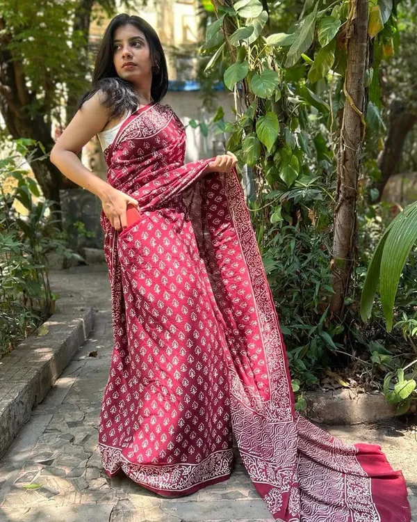 Maroon_Color_Mulmul_Cotton_1_-_Minute_Ready_to_Wear_Saree_with_Pocket_and__Blouse_Piece