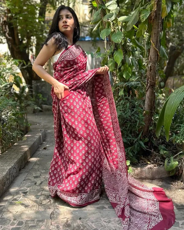 Maroon_Color_Mulmul_Cotton_1_-_Minute_Ready_to_Wear_Saree_with_Pocket_and__Blouse_Piece