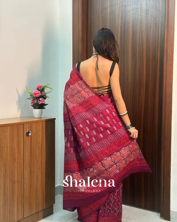 Maroon_Color_1_Minute_Ready_To_Wear_Mulmul_Cotton_Digital_Printed_Saree_With_Pocket