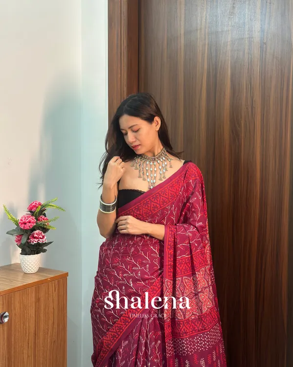 Maroon_Color_1_Minute_Ready_To_Wear_Mulmul_Cotton_Digital_Printed_Saree_With_Pocket