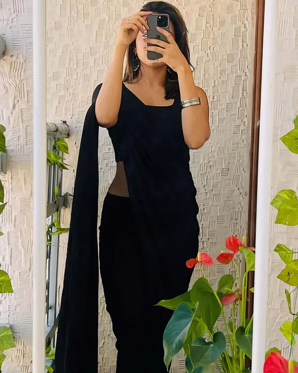 Black_Color_1-Minute_Ready_To_Wear_Georgette_Saree_With_Blouse_Piece
