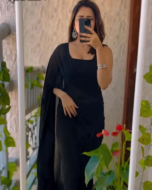 Black_Color_1-Minute_Ready_To_Wear_Georgette_Saree_With_Blouse_Piece