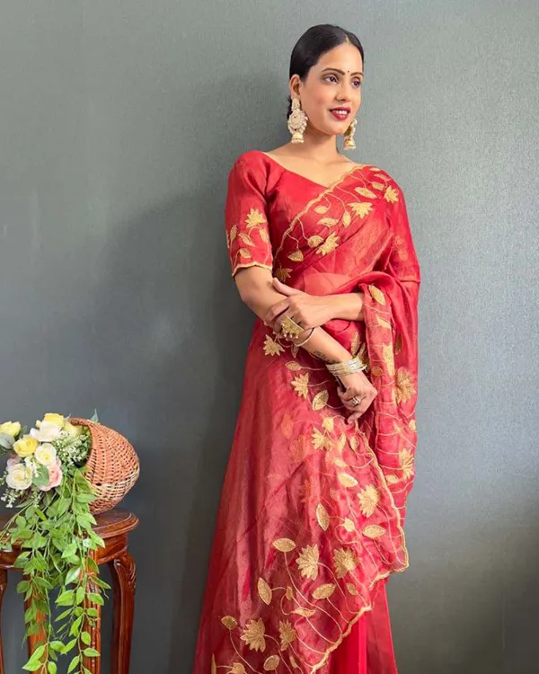 Red_Color_1_-_Minute_Ready_to_Wear_Silk_Saree_with_Unstitch_Blouse_Piece