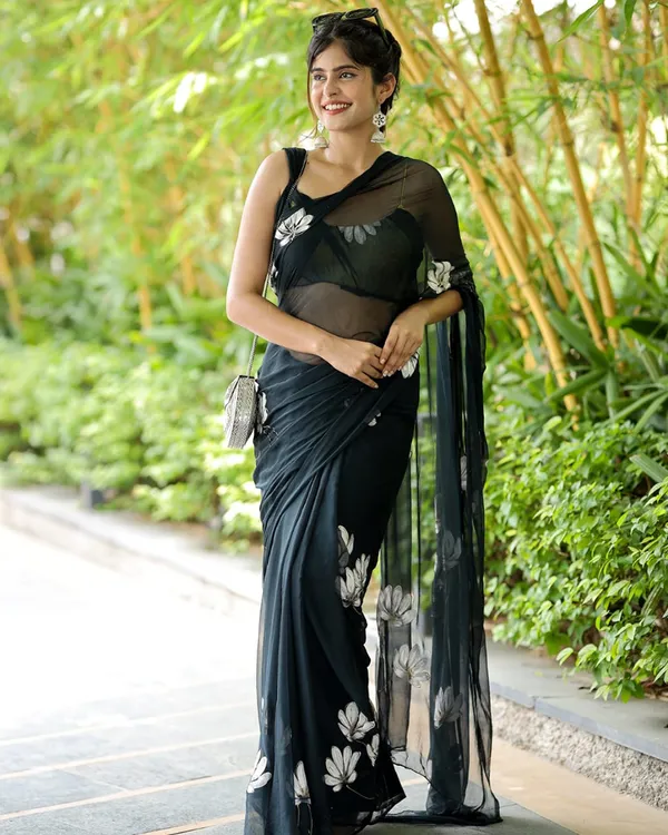 Black_Color_Georgette_1_-_Minute_Ready_to_Wear_Saree_with_Blouse_Piece