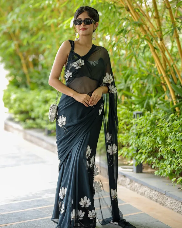 Black_Color_Georgette_1_-_Minute_Ready_to_Wear_Saree_with_Blouse_Piece
