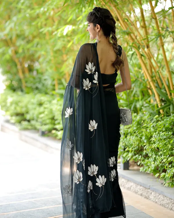 Black_Color_Georgette_1_-_Minute_Ready_to_Wear_Saree_with_Blouse_Piece