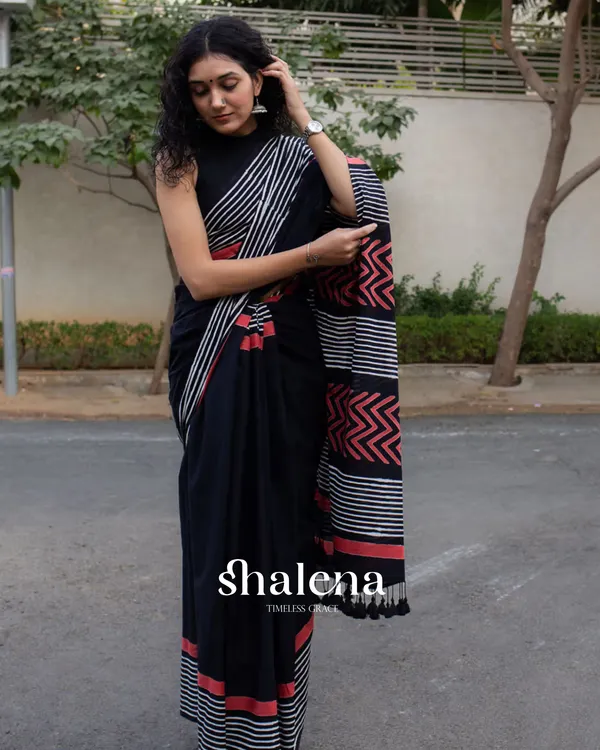 Black_Color_1_-_Minute_Ready_to_Wear_Mulmul_Cotton_Saree_with_Blouse_Piece
