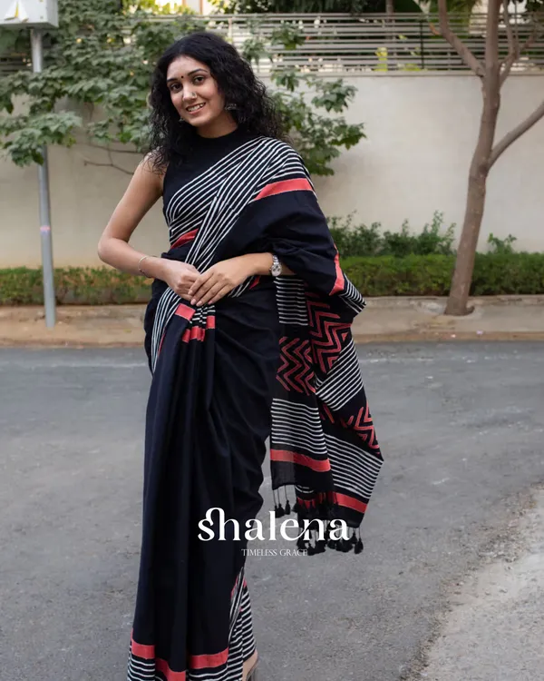 Black_Color_1_-_Minute_Ready_to_Wear_Mulmul_Cotton_Saree_with_Blouse_Piece