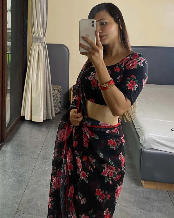 Black_Colour_1-Minute_Ready_To_Wear_Georgette_Saree_With_Blouse_Piece