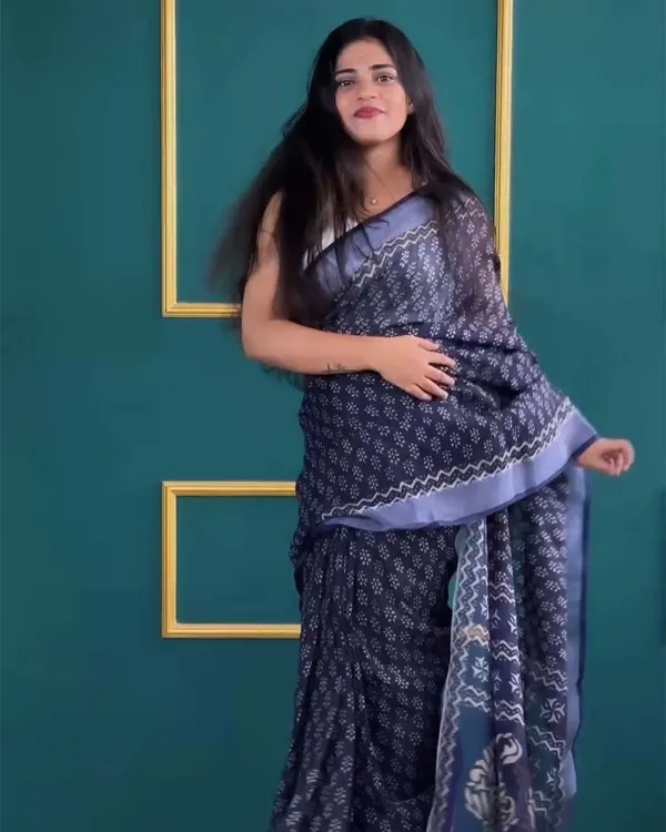 Navy_Blue_Color_1-Minute_Ready_To_Wear_Cotton_Saree_With_Blouse_Piece