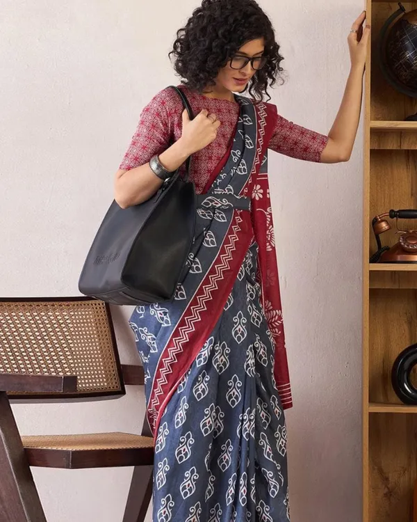 Blue_And_Maroon_Color_Mulmul_Cotton_1_-_Minute_Ready_to_Wear_Saree_with_Pocket_and_Blouse_Piece
