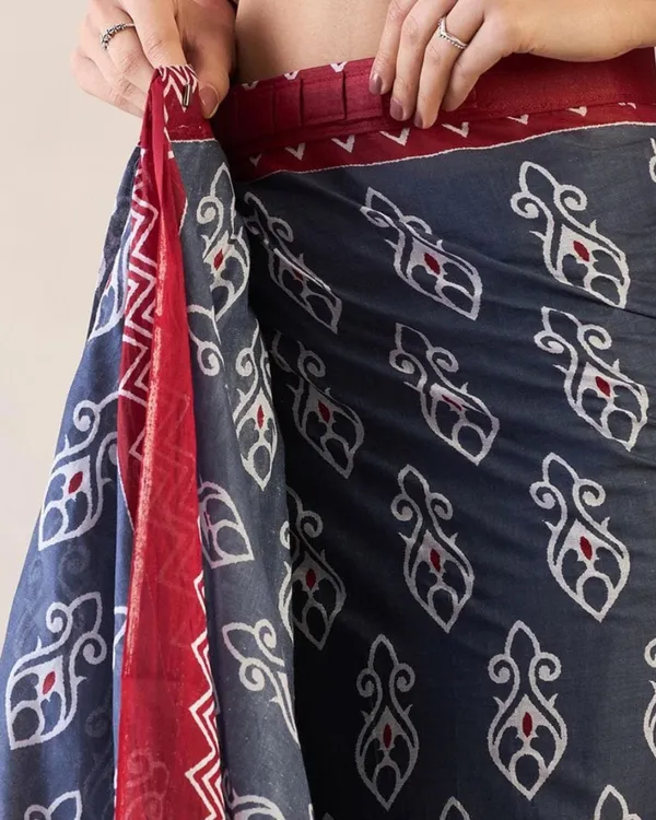 Blue_And_Maroon_Color_Mulmul_Cotton_1_-_Minute_Ready_to_Wear_Saree_with_Pocket_and_Blouse_Piece