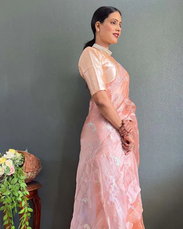 Cream_Color_1_-_Minute_Ready_to_Wear_Burbury_Silk_Saree_with_Unstitch_Blouse_Piece