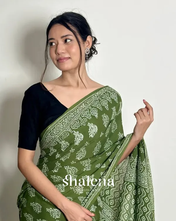 Green_Color_1_Minute_Ready_To_Wear_Mulmul__Cotton_Digital_Printed_Saree_With_Pocket