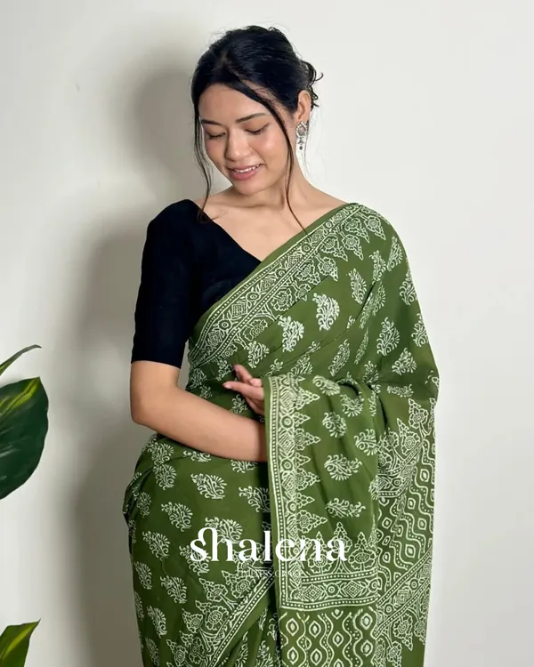 Green_Color_1_Minute_Ready_To_Wear_Mulmul__Cotton_Digital_Printed_Saree_With_Pocket
