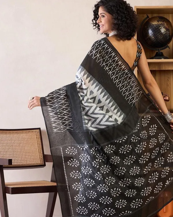 Black_And_White_Color_Mulmul_Cotton_1_-_Minute_Ready_to_Wear_Saree_with_Pocket_and_Blouse_Piece
