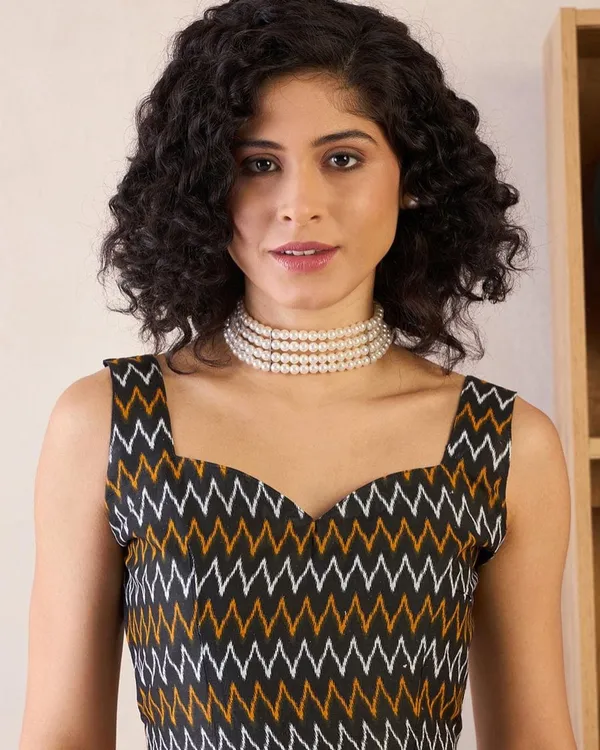 Black_And_White_Color_Mulmul_Cotton_1_-_Minute_Ready_to_Wear_Saree_with_Pocket_and_Blouse_Piece