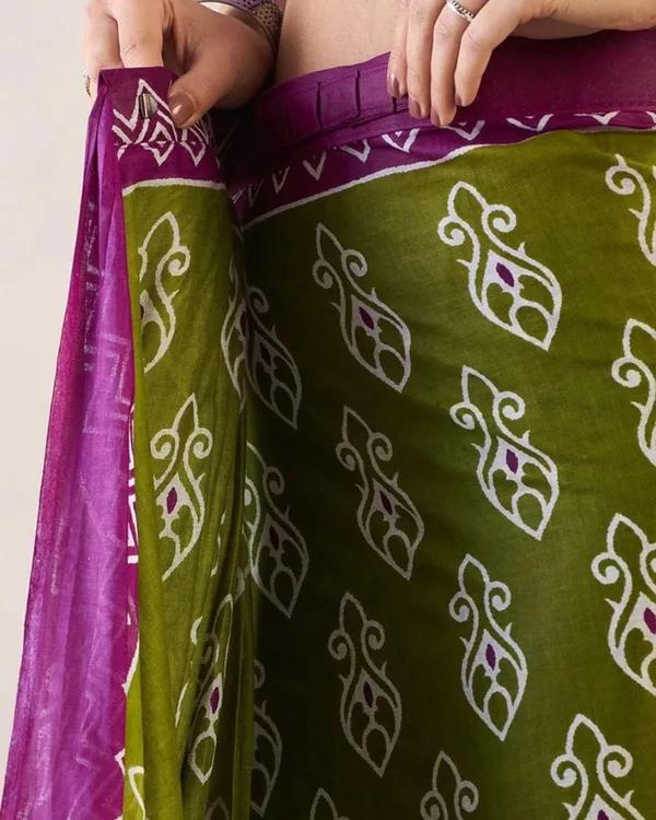 Green_And_Purple_Color_Mulmul_Cotton_1_-_Minute_Ready_to_Wear_Saree_with_Pocket_and_Blouse_Piece