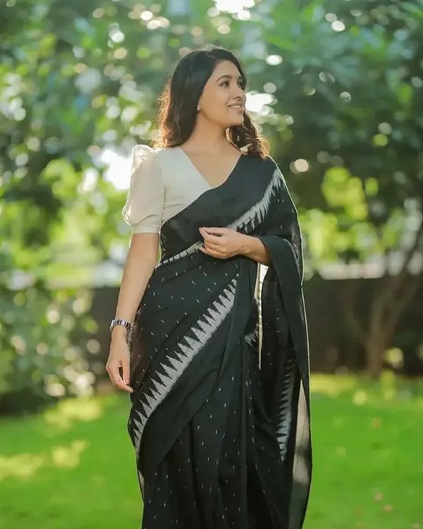 Black_Color_1-Minute_Ready_to_Wear_Premium_Cotton_Saree_with_Blouse_Piece