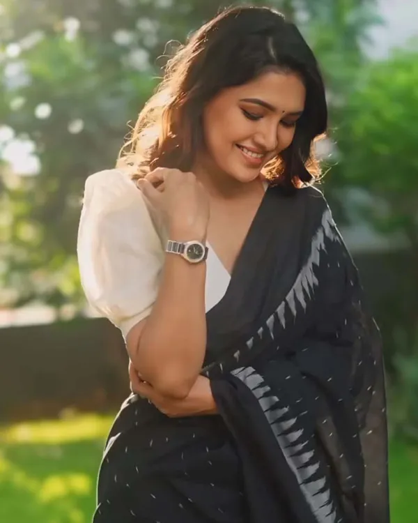 Black_Color_1-Minute_Ready_to_Wear_Premium_Cotton_Saree_with_Blouse_Piece