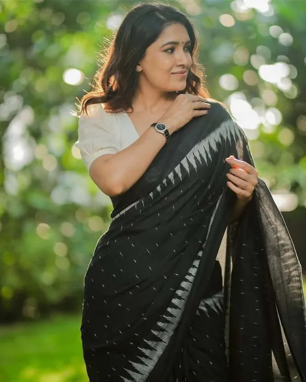 Black_Color_1-Minute_Ready_to_Wear_Premium_Cotton_Saree_with_Blouse_Piece
