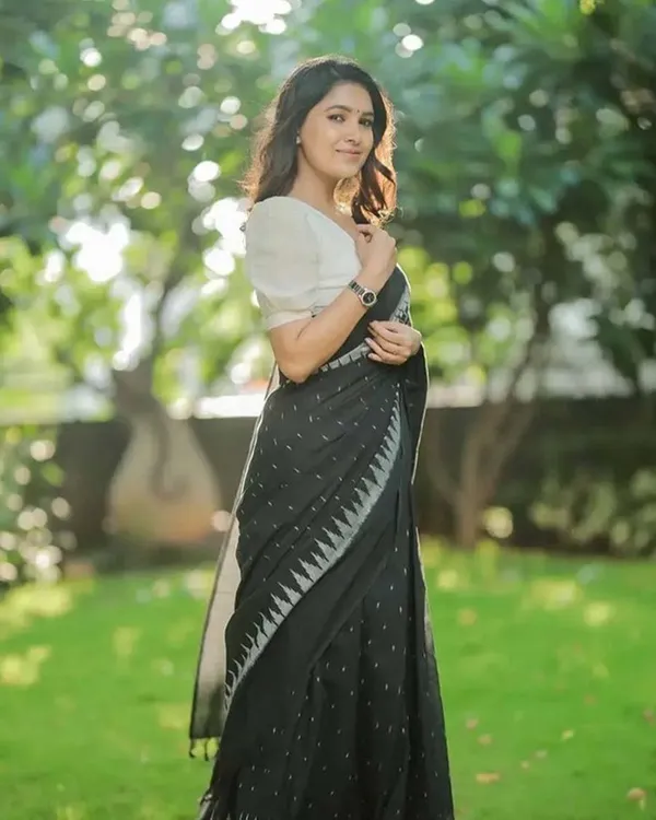Black_Color_1-Minute_Ready_to_Wear_Premium_Cotton_Saree_with_Blouse_Piece