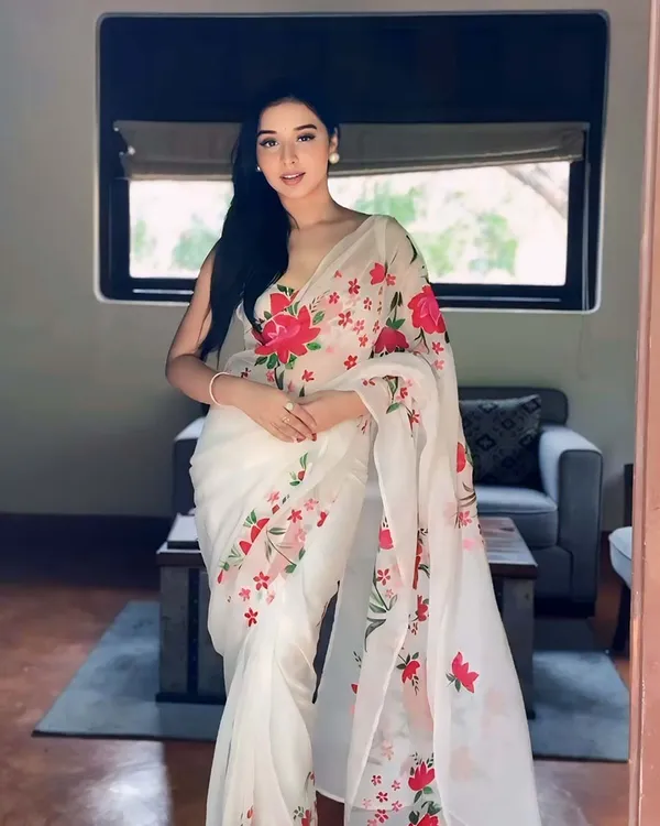 White_Color_1-Minute_Ready_To_Wear_Georgette_Saree_With_Blouse_Piece