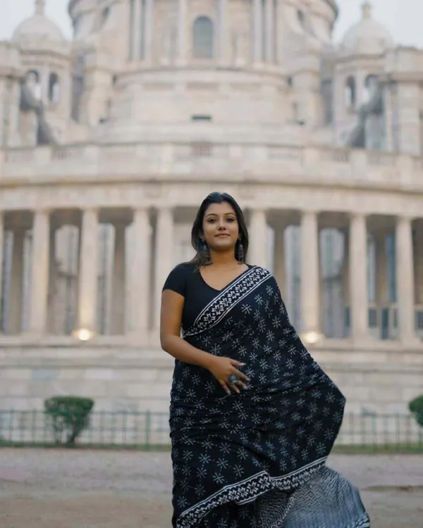 Black_Color_1-Minute_Ready_to_Wear_Premium_Cotton_Saree_with_Blouse_Piece